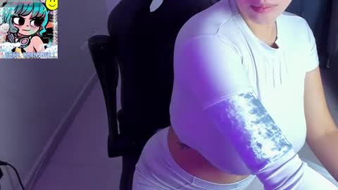 Snapshot of roxy_clark chatting on September 24, 10:00 am Annah online show from September 24, 10:00 am