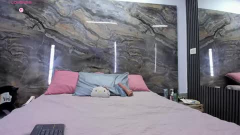 Roxy Sweett1 online show from April 30, 4:06 am