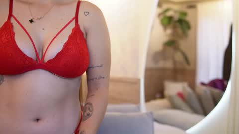 Snapshot of roxy_vega chatting on October 6, 12:34 pm Roxy online show from October 6, 12:34 pm