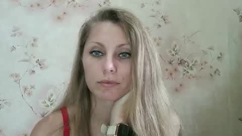Snapshot of roxyfox18x01 chatting on October 9, 7:03 am roxyfox18x01 online show from October 9, 7:03 am