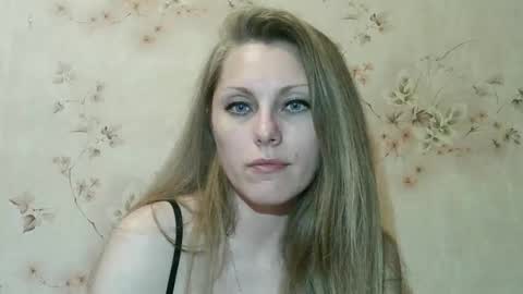 roxyfox18x01 online show from May 11, 7:22 pm