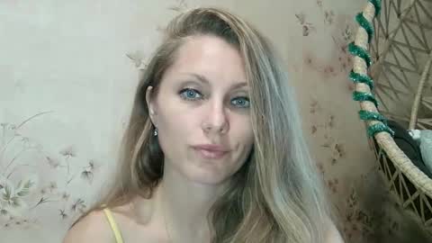 Snapshot of roxyfox18x01 chatting on October 12, 2:42 pm roxyfox18x01 online show from October 12, 2:42 pm
