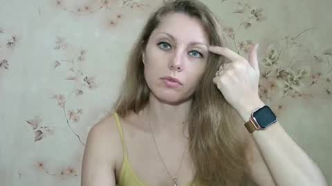 roxyfox18x01 online show from December 2, 10:46 am