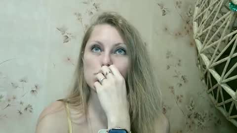 Snapshot of roxyfox18x01 chatting on October 13, 2:52 pm roxyfox18x01 online show from October 13, 2:52 pm