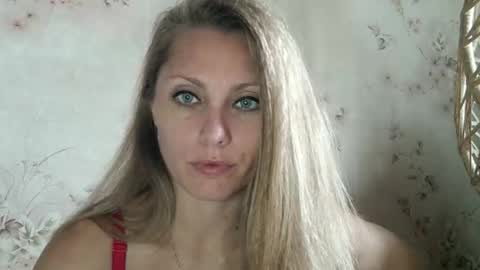 Snapshot of roxyfox18x01 chatting on October 8, 6:41 am roxyfox18x01 online show from October 8, 6:41 am