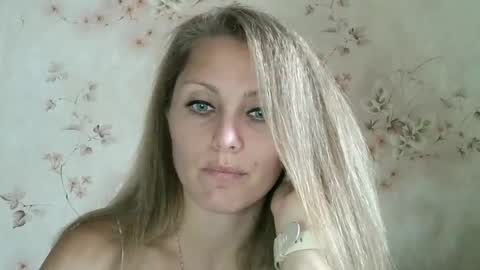 Snapshot of roxyfox18x01 chatting on October 7, 5:58 am roxyfox18x01 online show from October 7, 5:58 am