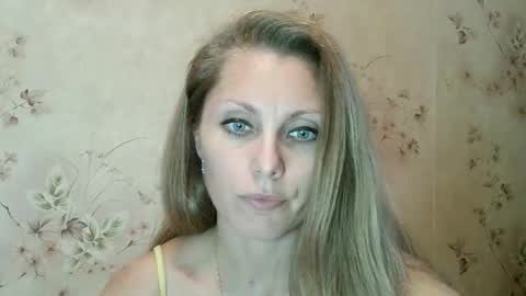 Snapshot of roxyfox18x01 chatting on October 11, 2:22 pm roxyfox18x01 online show from October 11, 2:22 pm