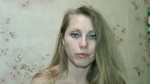 Snapshot of roxyfox18x01 chatting on October 14, 7:39 pm roxyfox18x01 online show from October 14, 7:39 pm