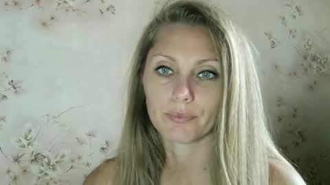 Snapshot of roxyfox18x01 chatting on September 30, 6:35 am roxyfox18x01 online show from September 30, 6:35 am