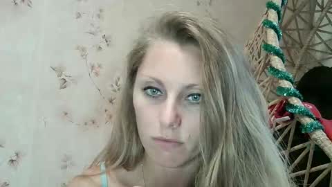 Snapshot of roxyfox18x01 chatting on October 5, 2:46 pm roxyfox18x01 online show from October 5, 2:46 pm