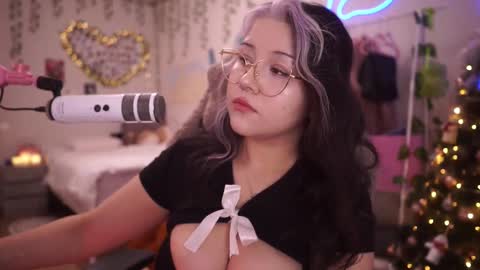 roxysuh online show from December 21, 7:59 am