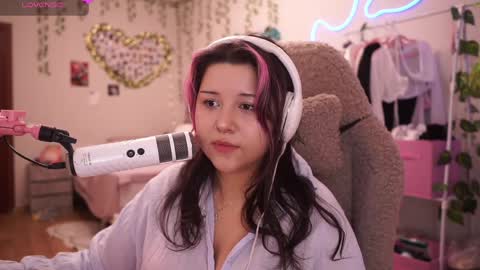 roxysuh online show from April 10, 7:57 am