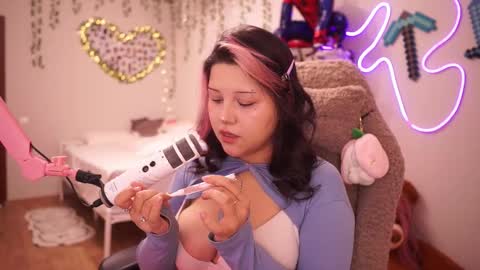 roxysuh online show from October 15, 9:10 am