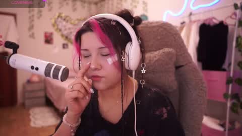 roxysuh online show from March 30, 7:08 am