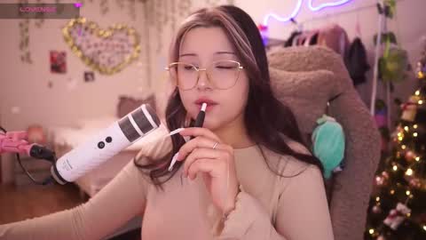 roxysuh online show from December 18, 7:14 am