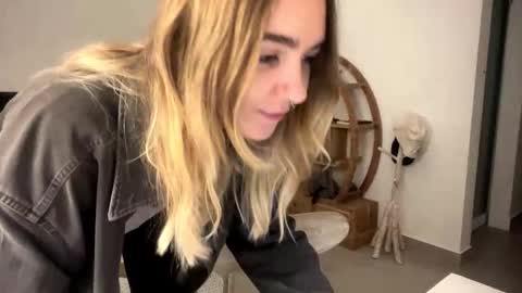 Roxy online show from March 23, 9:09 pm