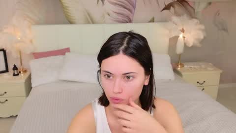 Luuna online show from April 12, 2:54 pm