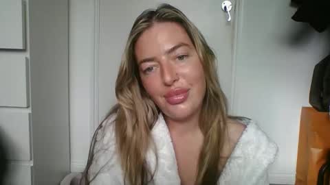 rubyredxxxoxxx online show from April 4, 7:59 am