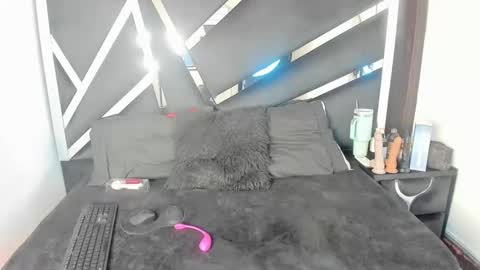 rubyxht online show from September 17, 1:25 pm