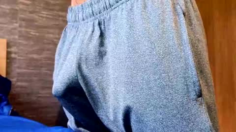  R U S S E L L  online show from February 5, 9:18 pm