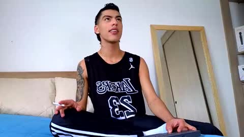  R U S S E L L  online show from December 3, 12:23 pm