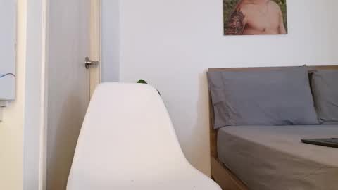  R U S S E L L  online show from March 16, 2:26 am