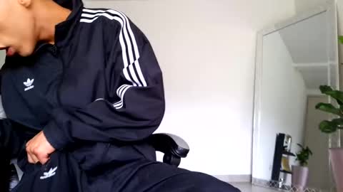  R U S S E L L  online show from October 16, 12:38 pm