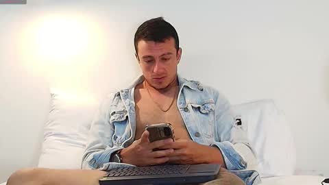 Snapshot of ryamcoast chatting on October 7, 9:55 pm Sr Coast online show from October 7, 9:55 pm