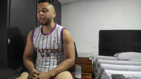 ryan_xc1 online show from May 25, 5:13 am