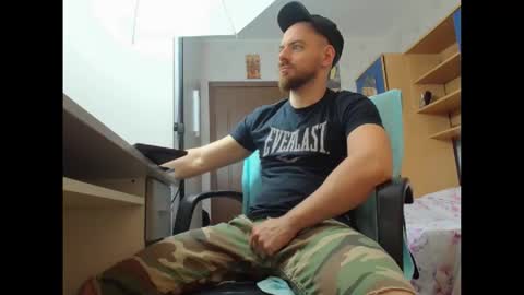 Ryanstone  online show from November 5, 6:15 am