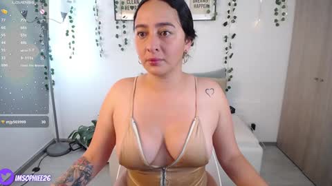 Snapshot of s0phie_26 chatting on February 1, 1:23 am Sofia Independent Model online show from February 1, 1:23 am