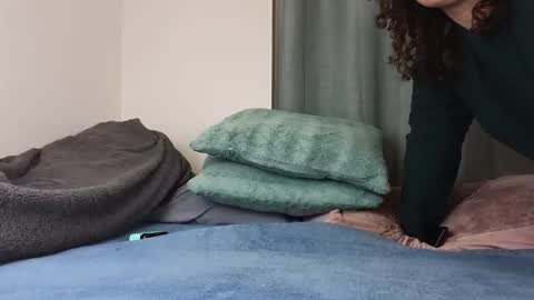 Snapshot of s_leanne_ chatting on September 18, 4:27 am Leanne online show from September 18, 4:27 am