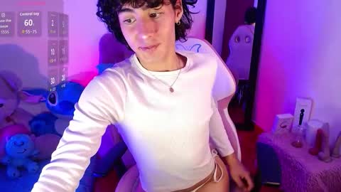 Snapshot of saanti_foxs chatting on October 1, 3:38 am Santi online show from October 1, 3:38 am