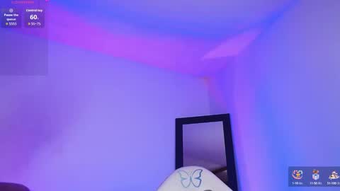 Snapshot of saanti_foxs chatting on October 16, 4:45 am Santi online show from October 16, 4:45 am
