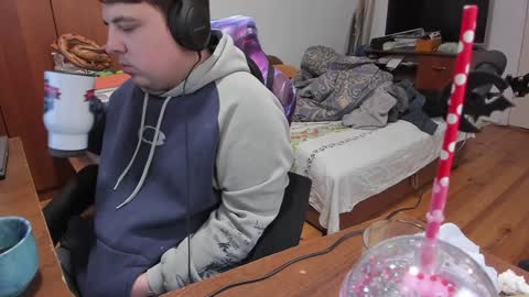 1141323  my Lord Mister Max   moms treasure online show from January 19, 6:42 am