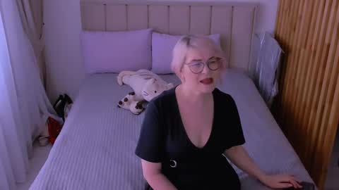 Sabrina MacMarren online show from March 22, 9:46 am