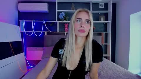 Snapshot of sabrinasharm chatting on October 14, 11:46 am Sabrina online show from October 14, 11:46 am