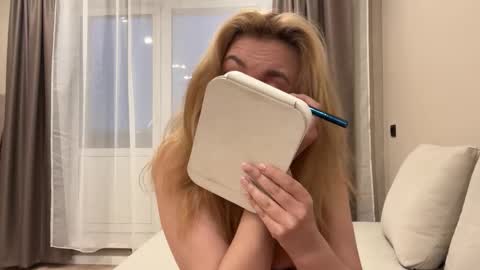 sacreed_lovee online show from May 21, 1:06 pm