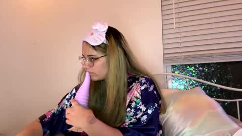 Snapshot of sadgirlsocial chatting on September 29, 12:31 am sweet angel baby online show from September 29, 12:31 am