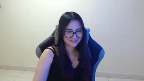 Sahaliefox  online show from November 3, 11:06 pm