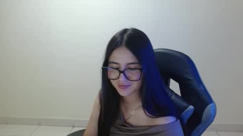 Sahaliefox  online show from April 6, 8:21 pm