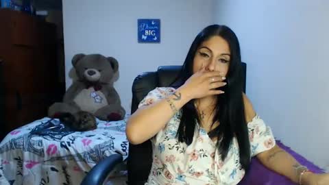 Snapshot of sahotlove1 chatting on October 9, 2:39 am Karina online show from October 9, 2:39 am