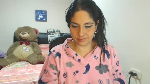 Snapshot of sahotlove1 chatting on February 22, 5:02 am Karina online show from February 22, 5:02 am