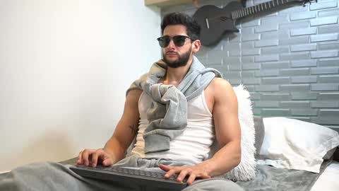 saimon  online show from January 27, 9:00 pm