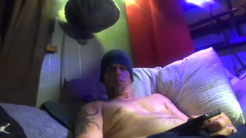 Snapshot of saintchriss chatting on October 22, 6:16 am saintchriss online show from October 22, 6:16 am