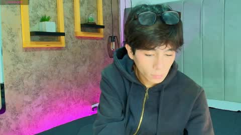 Santi online show from April 1, 2:03 pm