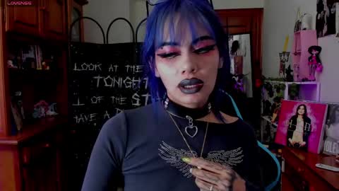    online show from March 31, 9:10 am