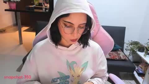 Snapshot of sallymaddoxx chatting on December 5, 5:43 am sallymaddoxx online show from December 5, 5:43 am