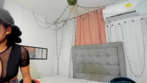 Snapshot of salome_domi chatting on February 22, 12:38 am salome online show from February 22, 12:38 am