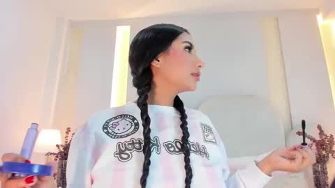 Snapshot of salomebell chatting on October 8, 8:59 pm online show from October 8, 8:59 pm